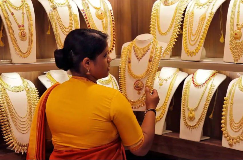 ஆயுத பூஜை – தங்கம் மீண்டும் விலை உயர்வு! – இன்றைய தங்கம் மற்றும் வெள்ளி விலை நிலவரம்! (14-10-2021)